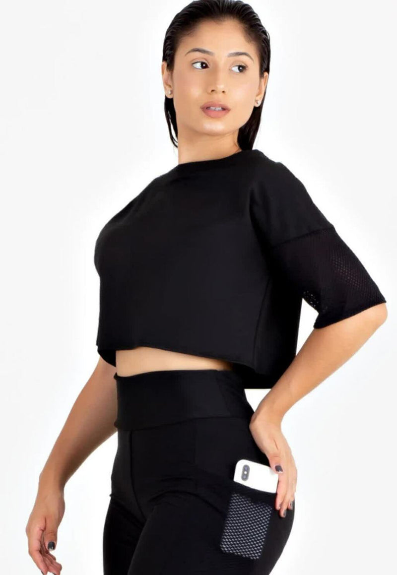 Cropped Fitness Preto com Detalhe Tela