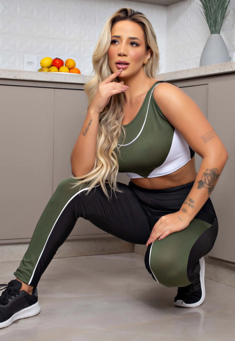 Conjunto Fitness Feminino Cropped Verde Militar E Branco + Calça Legging Cintura Alta Preta Detalhes Em Verde Militar e Branco