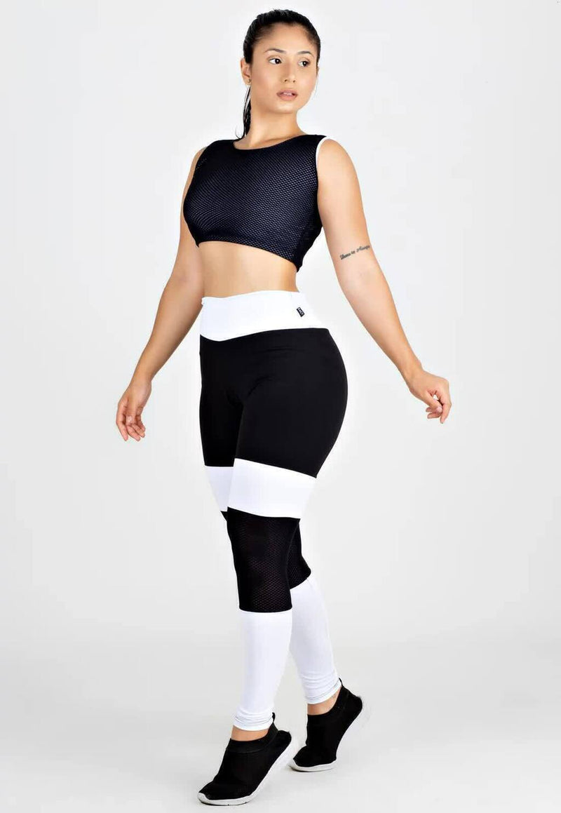 Conjunto Feminino Fitness Cropped Em Tela Preta e Calça Legging Preta e Branca