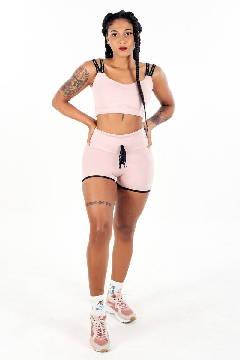 Conjunto Feminino Cropped Rosa Alça Dupla Preta e Short Rosa Detalhe Cadarço Falso Preto