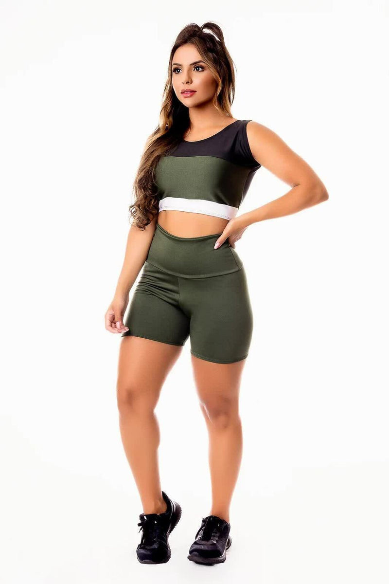 Conjunto Feminino Cropped Regata Verde Militar Detalhe Em Preto e Branco e Short Verde Militar Cintura Alta