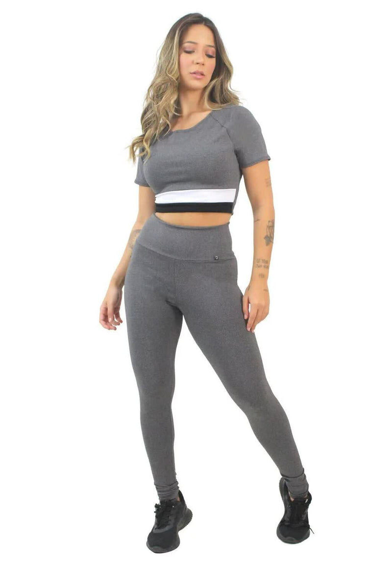 Conjunto Fitness Feminino Cropped Manga Curta Cinza Faixa Branca e Preta + Calça Legging Cintura Alta Cinza