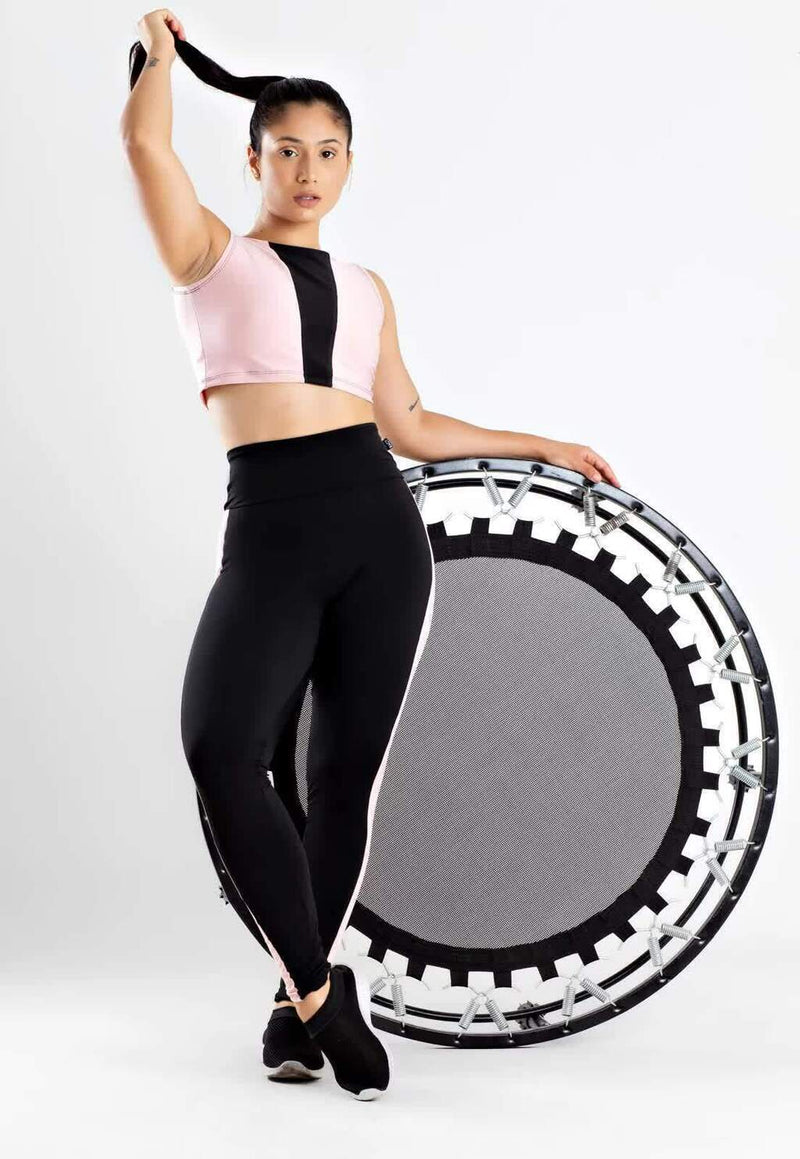 Conjunto Fitness Feminino Cropped Regata Rosa Detalhe Preto + Calça Legging Cintura Alta Preta Detalhe Rosa&nbsp;