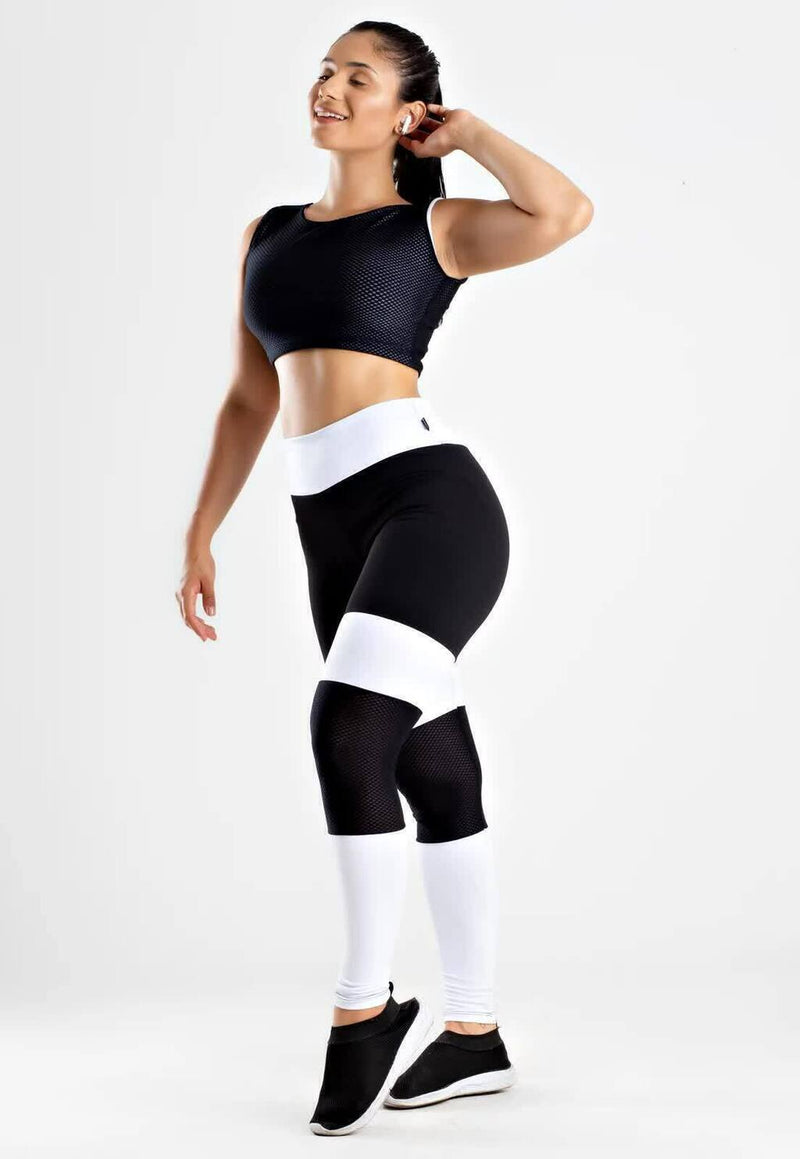 Conjunto Feminino Fitness Cropped Em Tela Preta e Calça Legging Preta e Branca