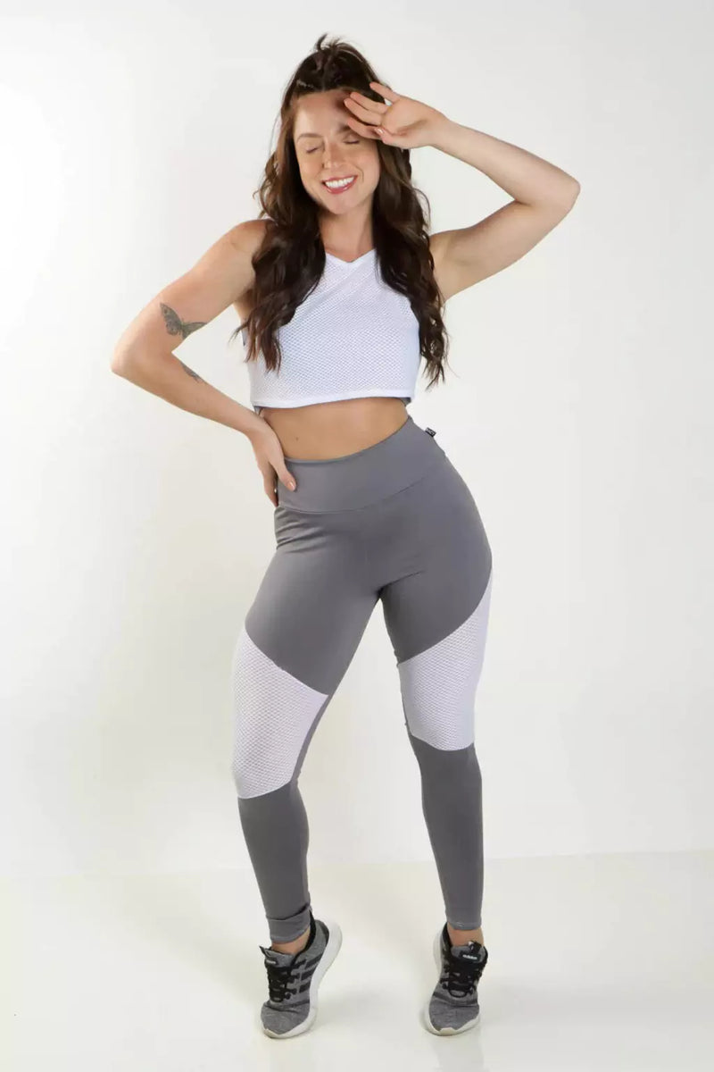 Conjunto Fitness Feminino Cropped Tomara Que Caia Cinza + Cropped De Tela Branco + Calça Legging Cintura Alta Cinza Detalhe Branco