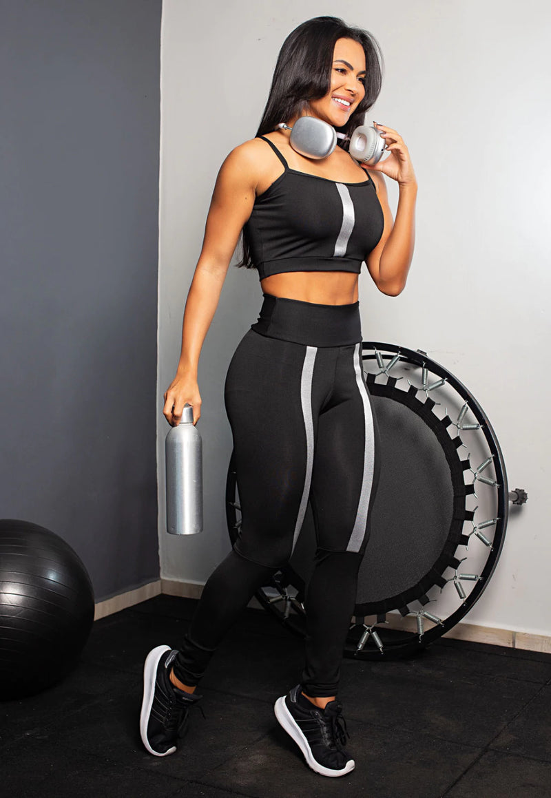 Conjunto Fitness Feminino Cropped Alcinha Preto Detalhe Em Faixa + Calça Legging Cintura Alta Preta Detalhe Em faixa&nbsp;